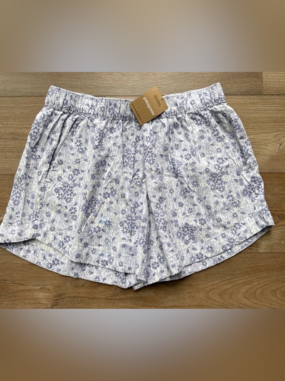 Women’s Soft Purple and White Patagonia Shorts! Large. Brand new!